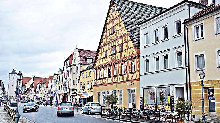 Das Kunsthaus hat an der Ecke Hauptstraße/Brückenstraße eigentlich eine zentrale Position. Mit dem Parken direkt vor der Tür ist es allerdings schwierig.