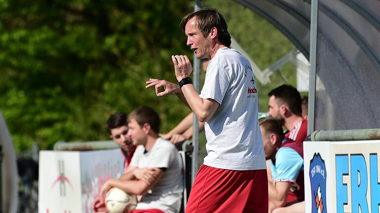 Der Bad Königshöfer Jochen Tüchert (im Bild) trainiert seit Sommer 2019 den Kreisklassisten FC Eibstadt.