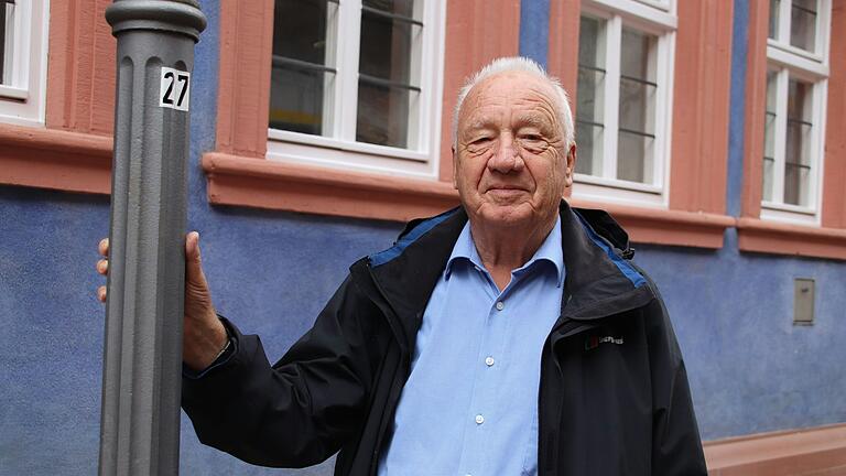 Altbürgermeister und Ehrenbürger der Stadt Marktheidenfeld Leonhard Scherg feiert an diesem Dienstag seinen 80. Geburtstag. Unser Bild zeigt ihn vor dem Franck-Haus.