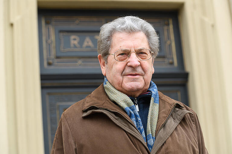 Der frühere SPD-Landtagsabgeordnete Herbert Franz aus Lengfeld unterschrieb das Volksbegehren gleich am ersten Tag. Der frühere SPD-Landtagsabgeordnete Herbert Franz aus Lengfeld unterschrieb das Volksbegehren gleich am ersten Tag.