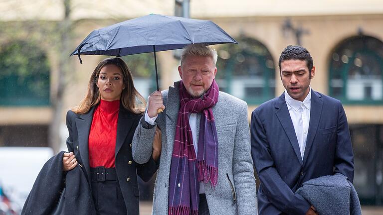 Boris Becker       -  Ex-Tennis-Profi Boris Becker (M) mit seiner Lebensgefährtin Lilian De Carvalho Monteiro und Sohn Noah in London.