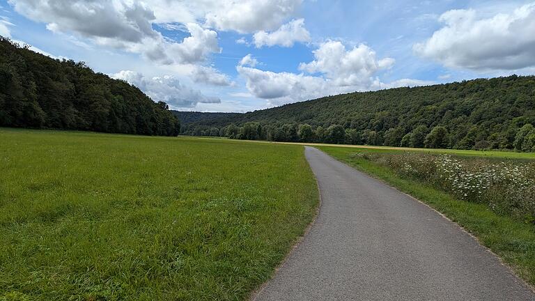 Ein wunderschöner Ausblick und kein Auto weit und breit.       -  Ein wunderschöner Ausblick und kein Auto weit und breit.