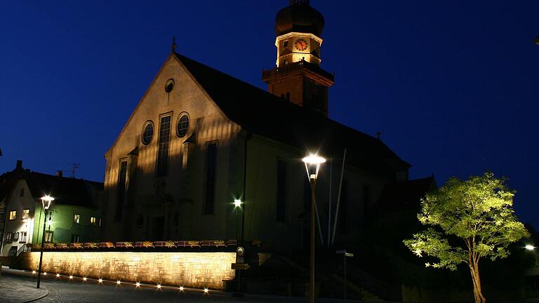 Die Stadtkirche St. Kilian in Mellrichstadt wird künftig nur noch bis 22 Uhr angestrahlt.