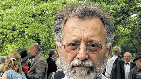 Hans-Peter Dörr (64), Margetshöchheim, erinnerte an Alexander Schuster: „Die Gemeinde des Opfers ist meinem Heimatort Fladungen nahe. Wir müssen uns erinnern und allen Anfängen von Rassismus wehren.“ Hans-Peter Dörr (64), Margetshöchheim, erinnerte an Alexander Schuster: „Die Gemeinde des Opfers ist meinem Heimatort Fladungen nahe. Wir müssen uns erinnern und allen Anfängen von Rassismus wehren.“