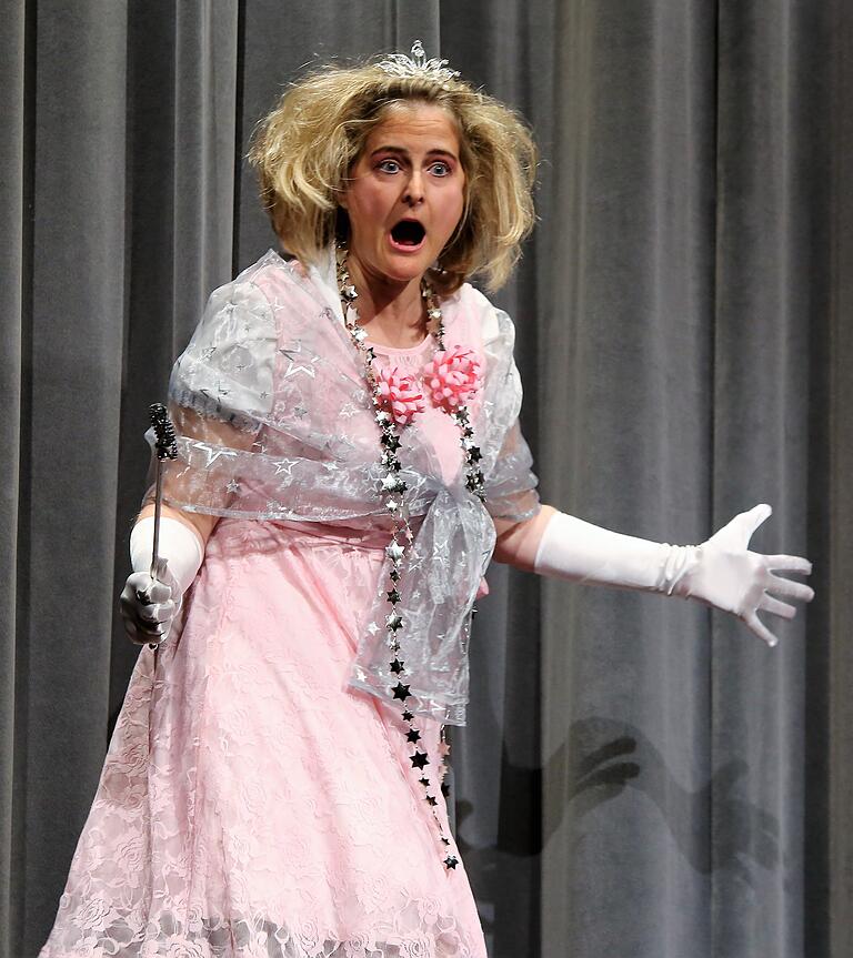 Als am Schluss die gute Hexe Glynda die Frage in den Raum warf, ob sich das alles wirklich ereignete oder nur im Traum von Dorothy vorkam, hinterließ sie viele fragende Kinderaugen. Als am Schluss die gute Hexe Glynda die Frage in den Raum warf, ob sich das alles wirklich ereignete oder nur im Traum von Dorothy vorkam, hinterließ sie viele fragende Kinderaugen.