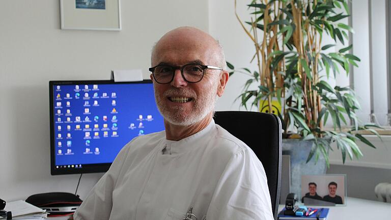 Dr. Manfred Knof, Chefarzt in der Main-Klinik Ochsenfurt, ist selbst jahrelang als Notarzt zu Notfällen gefahren und geflogen. Dr. Manfred Knof, Chefarzt in der Main-Klinik Ochsenfurt, ist selbst jahrelang als Notarzt zu Notfällen gefahren und geflogen.