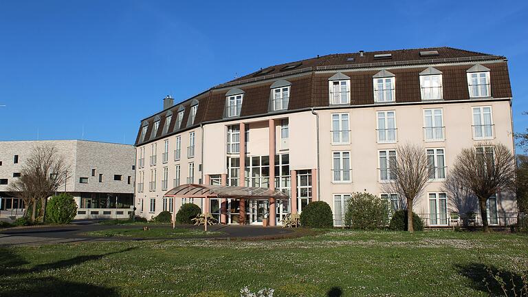 Das Michel-Hotel neben der Stadthalle soll wie die Franziskushöhe künftig von der Achat-Hotel-Gruppe mit Sitz in Mannheim betrieben werden.&nbsp;