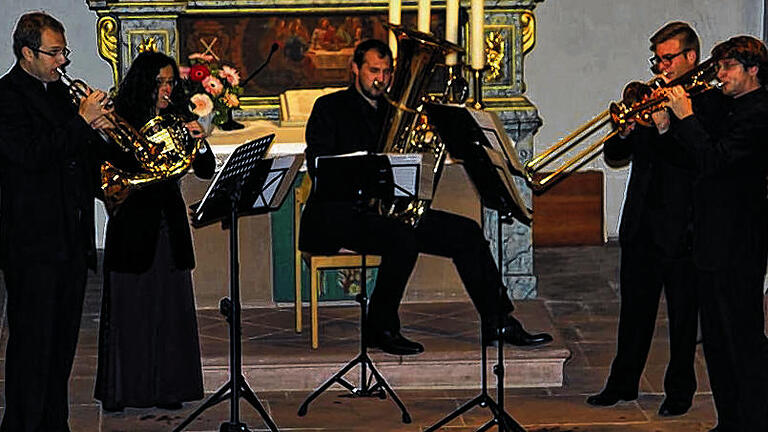 Ein Bläserkonzert der besonderen Klasse boten (von links) Jens Enders (Trompete), Roxanne Boivin (Horn), Johannes Freyer (Tuba), Stefan Riethmüller (Posaune) und Tobias Jung (Trompete) in Remlingen.