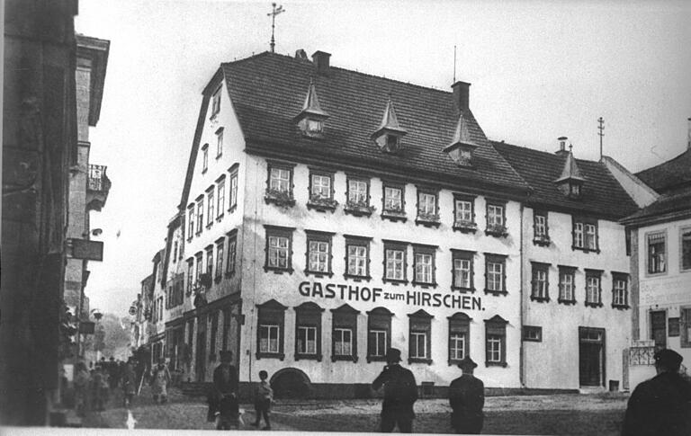 Franz-Wilhelm Schäfer (1872-1951), erster Lohrer Berufsfotograf, hat den Gasthof zum Hirschen fotografiert.