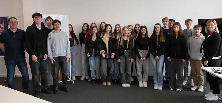 Zum abschließenden Bild kamen beide Gruppen wieder zusammen. Zum abschließenden Bild kamen beide Gruppen wieder zusammen.