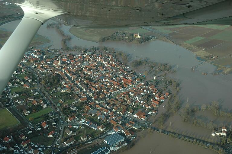 Dramatischer war dagegen die Situation im Jahr 2011, als Saal eingeschlossen war vom Wasser und es erhebliche Schäden gegeben hat.