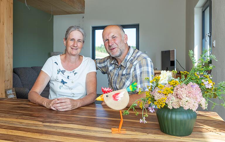 Begeistert vom Baustoff Hanf sind die Bauherren Sabine Feddersen und Herbert Krückel. Begeistert vom Baustoff Hanf sind die Bauherren Sabine Feddersen und Herbert Krückel.