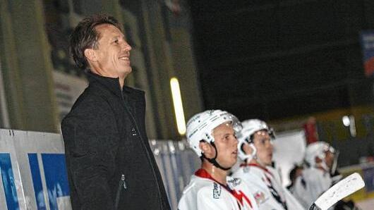 &bdquo;Vorsichtig optimistisch&ldquo; blickt Martin Reichert auf die ersten beiden Saisonpartien der &bdquo;Hawks&ldquo; am Freitag beim EHC Nürnberg (20.00 Uhr) und am Sonntag gegen Bad Kissingen (18.30 Uhr).