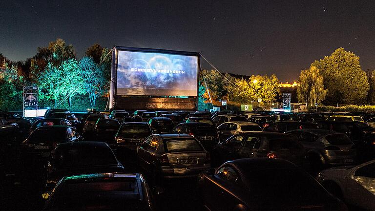 Ein Autokino auf dem Dallenberg-Parkplatz gab es in der Vergangenheit bereits, hier ein Bild aus dem Jahr 2014. Ein Autokino auf dem Dallenberg-Parkplatz gab es in der Vergangenheit bereits, hier ein Bild aus dem Jahr 2014. 