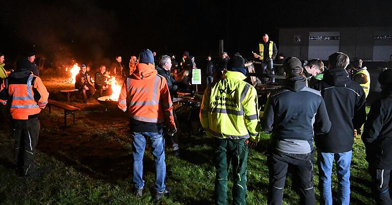 Gegen das geplante Mercosur-Freihandelsabkommen zwischen der EU und südamerikanischen Staaten wurde am Montagabend auch in Stetten protestiert. Gegen das geplante Mercosur-Freihandelsabkommen zwischen der EU und südamerikanischen Staaten wurde am Montagabend auch in Stetten protestiert.