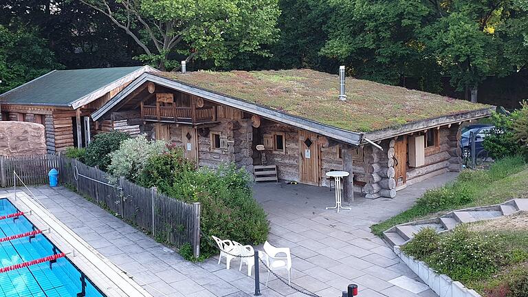 Seit vergangener Woche ist die Bio-Sauna im Geomaris wieder zugänglich. Bislang war nur die Finnische Sauna geöffnet. Nur die Salinen-Sauna bleibt nach einer Reparatur weiterhin geschlossen. Seit vergangener Woche ist die Bio-Sauna im Geomaris wieder zugänglich. Bislang war nur die Finnische Sauna geöffnet. Nur die Salinen-Sauna bleibt nach einer Reparatur weiterhin geschlossen.