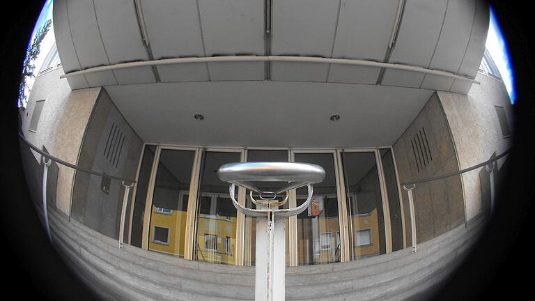 Das Evangelische Gemeindehaus in Schweinfurt wird am 21. Oktober als Ersatzspielstätte für das Theater eröffnet. Die Generalsanierung des Theaters läuft bis 2025. Das Evangelische Gemeindehaus in Schweinfurt wird am 21. Oktober als Ersatzspielstätte für das Theater eröffnet. Die Generalsanierung des Theaters läuft bis 2025.