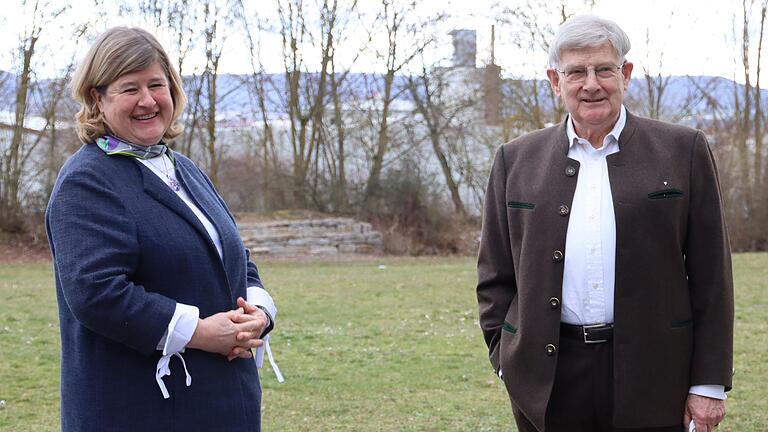 Günter Lipp (rechts) übte rund 30 Jahre lang das Amt eines Kreisheimatpflegers im Landkreis Haßberge aus. Seine Nachfolgerin ist nun Christiane Tangermann.