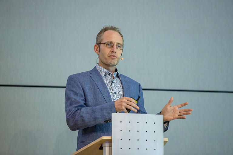 Beim digitalen 'Zukunftsforum Schweinfurt' referierte Porfessor Doktor Tobias Kaupp von der Fachhochschule Würzburg-Schweinfurt (FHWS) zum Thema 'Intelligente Roboter in der Fabrik – Hype oder bald Wirklichkeit?' Kaupp ist der Leiter des Center Robotics an der FHWS.