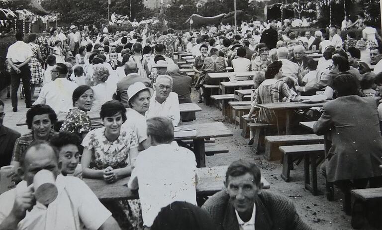 Sehr guten Zuspruch hatte in früheren Jahren das Siedlerfest an der Kreuzung Goethestraße/Düsseldorfer Straße. Sehr guten Zuspruch hatte in früheren Jahren das Siedlerfest an der Kreuzung Goethestraße/Düsseldorfer Straße.