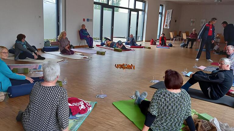 Yoga beim Einkehrtag der Kolpingsfamiie.