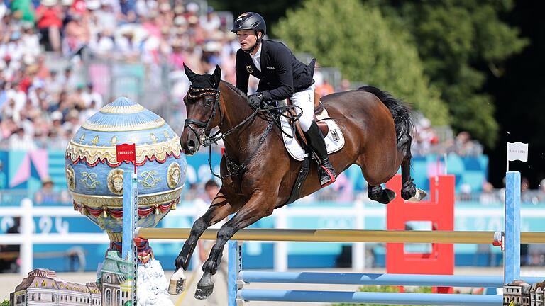 Paris 2024 - Pferdesport       -  Michael Jungs Pferd Chipmunk erhielt nach dem Gold-Ritt ein Sonderlob.