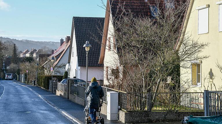 Um diese Häuschen geht es: Der Obere Burgweg wurde in den 1920er Jahren im Erbbaurecht bebaut, das läuft 2023 aus. Beim Freistaat prüft man nun die Möglichkeit, dort Geschosswohnungen zu bauen.