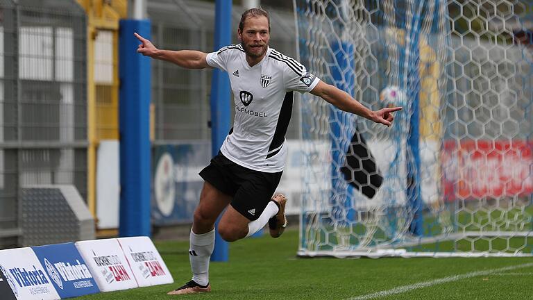 Der Türöffner für den FC-05-Sieg: Kristian Böhnlein bringt die Schweinfurter in Aschaffenburg mit 1:0 in Führung. Der Türöffner für den FC-05-Sieg: Kristian Böhnlein bringt die Schweinfurter in Aschaffenburg mit 1:0 in Führung.