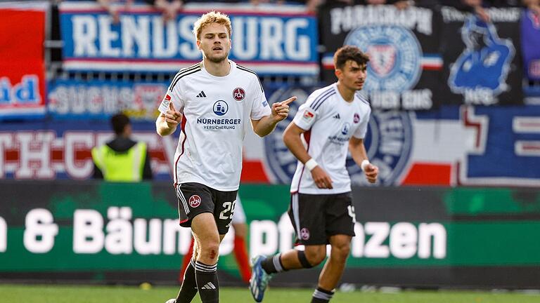 Tim Handwerker (l)       -  Tim Handwerker (l) verlässt den 1. FC Nürnberg.