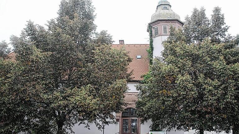 Die St. Johannis-Kirche ist der Mittelpunkt der evangelischen Gemeinde Karlstadts und der Umgebung. 5 (2): Günter Roth