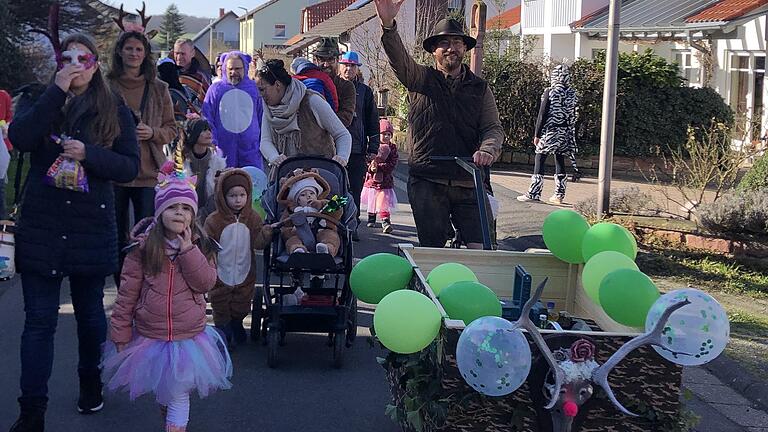 Milchwägelesumzug am Rosenmontag in Holzkirchhausen.