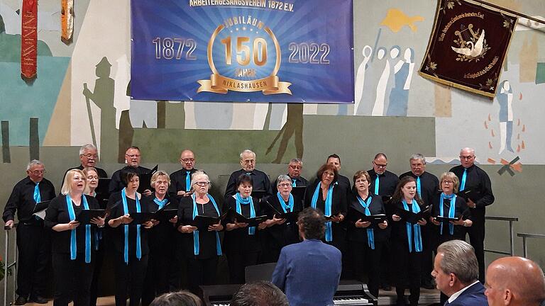 Bei einem Liederabend zum 150. Jubiläum des Arbeitergesangvereins Niklashausen kamen auch viele befreundete Chöre.