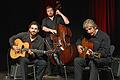 Ein herausragendes Gypsy-Swing-Konzert erlebte das Publikum mit dem Joscho Stephan Trio. Das Bild zeigt (von links) den brillanten Gypsy-Swing-Gitarristen Joscho Stephan und seine hervorragenden Begleiter Volker Kamp (Bass) und Günter Stephan (Rhythmusgitarre).