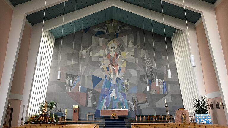 Blick in den Kirchenraum von St. Laurentius in Bad Bocklet. Pfarrgemeinderatsvorsitzender Berndtheo Hansen bedauert, dass die Gemeinde lange alleine gelassen wurde. Blick in den Kirchenraum von St. Laurentius in Bad Bocklet. Pfarrgemeinderatsvorsitzender Berndtheo Hansen bedauert, dass die Gemeinde lange alleine gelassen wurde.