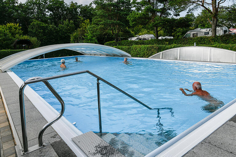 In Eigenleistung haben die Vereinsmitglieder ihr Schwimmbecken umgebaut. In Eigenleistung haben die Vereinsmitglieder ihr Schwimmbecken umgebaut.