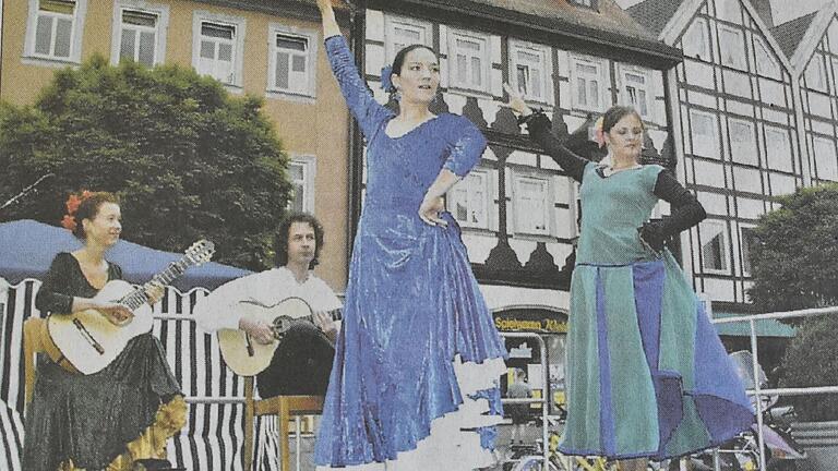 Der Anfang einer Erfolgsgeschichte: Im Jahr 2001 startete der Marktplatzsommer in Bad Neustadt mit dem Auftritt der 'Grupo Danzaluna' aus Würzburg. Der Anfang einer Erfolgsgeschichte: Im Jahr 2001 startete der Marktplatzsommer in Bad Neustadt mit dem Auftritt der 'Grupo Danzaluna' aus Würzburg.