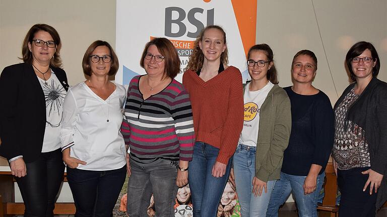 Am Dienstag wurde im Sportheim Hausen die neue Kreisjugendleitung der Bayerischen Sportjugend im Landkreis Main-Spessart gewählt. Unser Foto zeigt (von links) die unterfränkische BSJ-Vorsitzende Ute Braun mit Carmen Burk (Vorsitzende), Jutta Riedmann (Stellvertreterin), Anna Seith, Liesa Dauven (beide Jugendsprecher), Martina Heßler, Lisa Hagedorn-Künstler (beide Beisitzer). Am Dienstag wurde im Sportheim Hausen die neue Kreisjugendleitung der Bayerischen Sportjugend im Landkreis Main-Spessart gewählt. Unser Foto zeigt (von links) die unterfränkische BSJ-Vorsitzende Ute Braun mit Carmen Burk (Vorsitzende), Jutta Riedmann (Stellvertreterin), Anna Seith, Liesa Dauven (beide Jugendsprecher), Martina Heßler, Lisa Hagedorn-Künstler (beide Beisitzer).