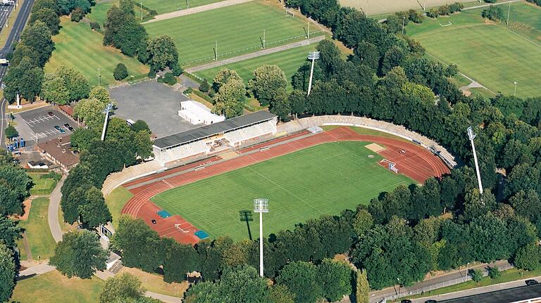 Die größte städtische Sport-Liegenschaft ist das Willy-Sachs-Stadion mit seinen zahlreichen Trainingsplätzen, das allen Schweinfurter Vereinen offen steht und insbesondere vom FC 05 mit seiner ersten Mannschaft sowie dem großen Jugendbereich genutzt wird.