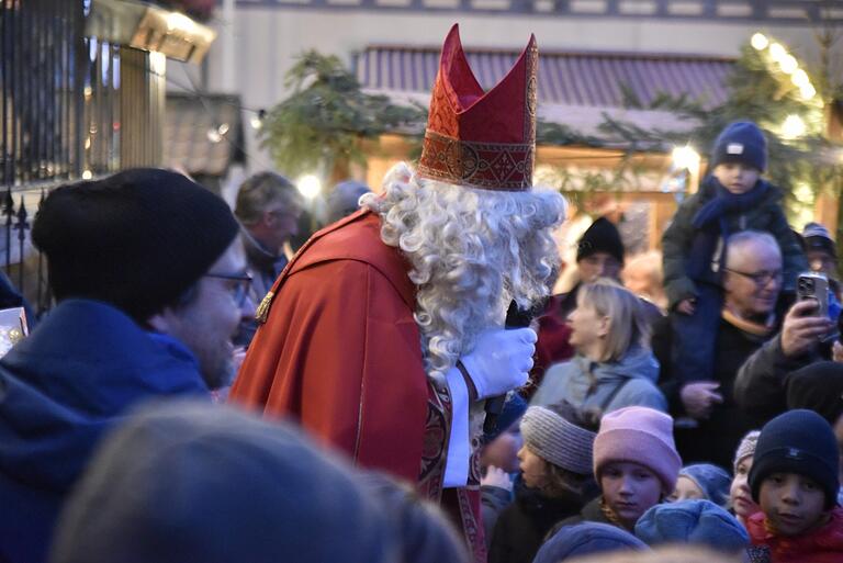 2. Bürgermeister Alexander Krauser als Nikolaus beschenkte viele Kinder 2. Bürgermeister Alexander Krauser als Nikolaus beschenkte viele Kinder