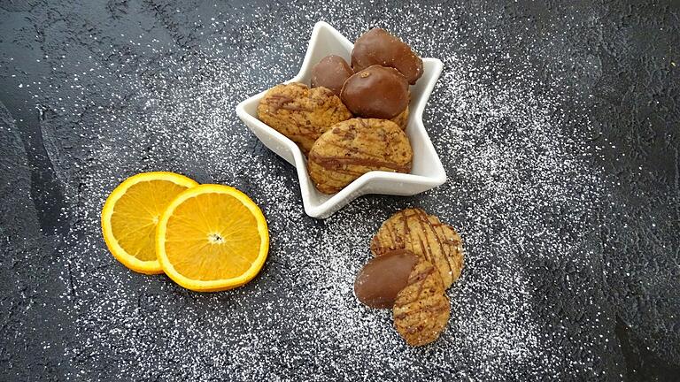 Ein leckeres Rezept aus dem Klimakochbuch für die bevorstehende Advents- und Weihnachtszeit: Schoko-Orangen Kipferl.