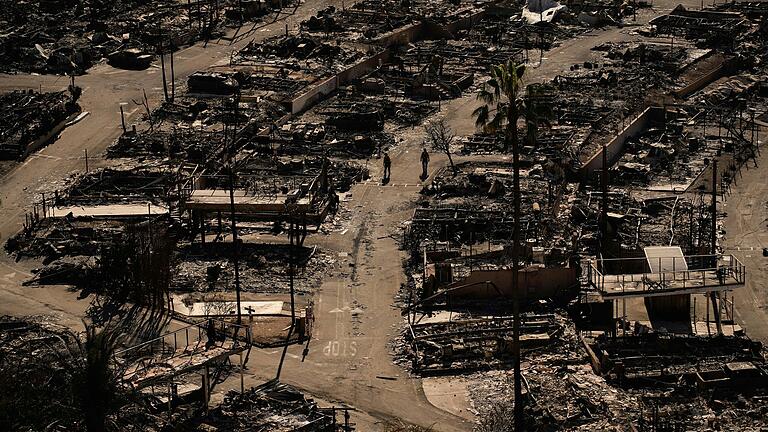 Verbrannte Erde, wo einst Häuser standen: Auch im Stadtteil Pacific Palisades von Los Angeles wüteten die Flammen. Verbrannte Erde, wo einst Häuser standen: Auch im Stadtteil Pacific Palisades von Los Angeles wüteten die Flammen.