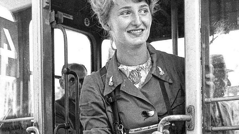 Trambahnschaffnerin       -  1962: Straba-Schaffnerin Gudrun Sperling.