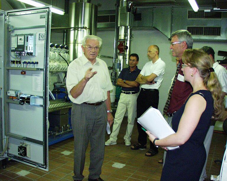 Auch so kannte man Fritz Albert, als engagierten Technik-Experten am Blockheizkraftwerk im Keller des Geomaris. Auch so kannte man Fritz Albert, als engagierten Technik-Experten am Blockheizkraftwerk im Keller des Geomaris.