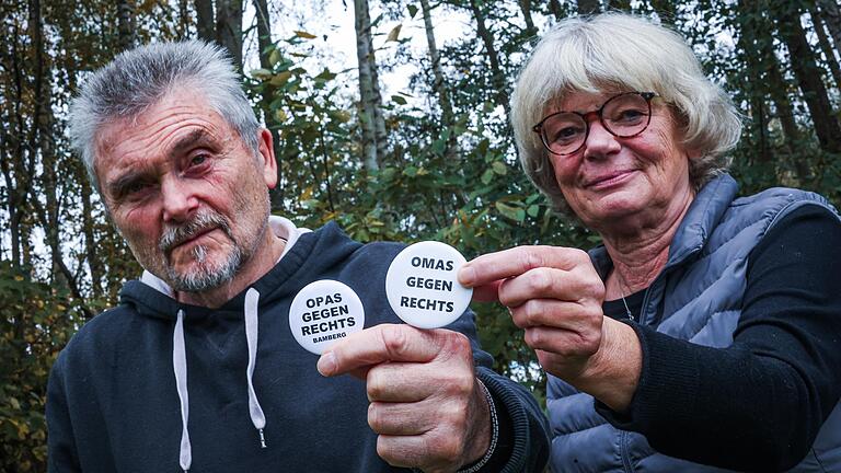 Thomas Dietzel und Sigrid Anschütz-Kestler engagieren sich bei den 'Omas gegen Rechts' – respektive den 'Opas gegen Rechts'. Thomas Dietzel und Sigrid Anschütz-Kestler engagieren sich bei den 'Omas gegen Rechts' – respektive den 'Opas gegen Rechts'.