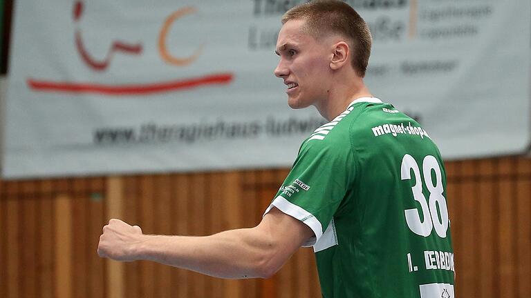 Malte Dederding, Rückraumspieler der Wölfe Würzburg, zog sich beim Auswärtsspiel in Landshut eine schwere Fingerverletzung zu. Malte Dederding, Rückraumspieler der Wölfe Würzburg, zog sich beim Auswärtsspiel in Landshut eine schwere Fingerverletzung zu.
