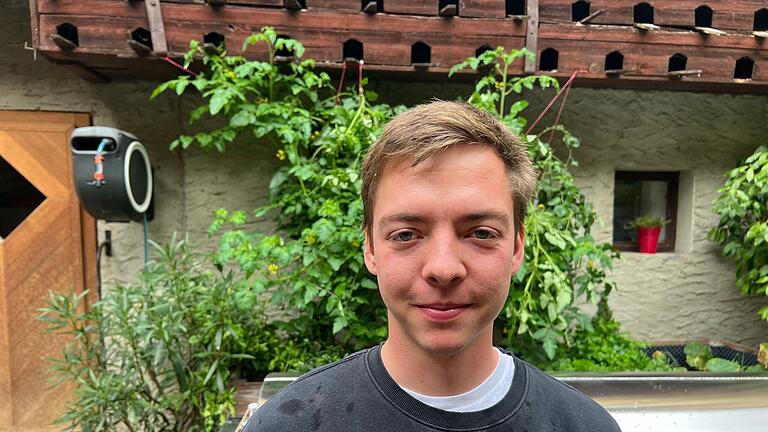 Neu-Winzer Levin Rothmund freut sich: 'Die Aromastoffe haben sich optimal entfaltet.' Neu-Winzer Levin Rothmund freut sich: 'Die Aromastoffe haben sich optimal entfaltet.'