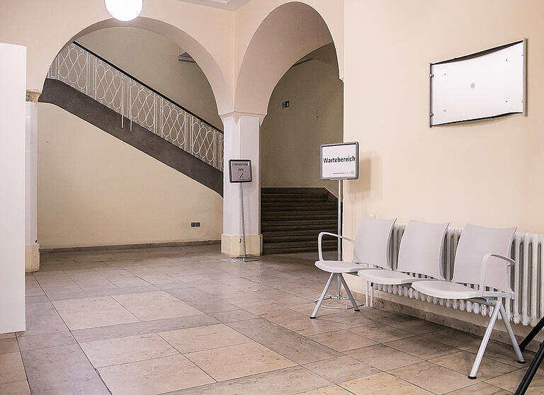 Der Wartebereich der Teststation in der Uniklinik in Würzburg: Dienstagnachmittag war dort kaum mehr etwas los. Täglich werden aber etwa 60 Corona-Tests von ärztlicher Seite veranlasst.