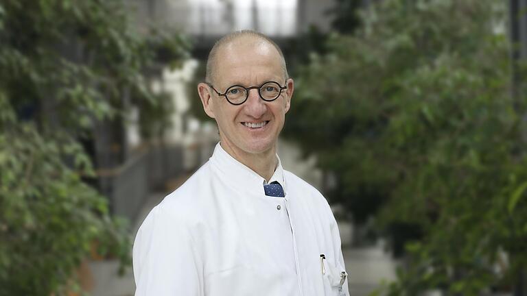 Prof. Dr. Werner J. Heinz ist der neue Chefarzt der Medizinischen Klinik 2. Prof. Dr. Werner J. Heinz ist der neue Chefarzt der Medizinischen Klinik 2.
