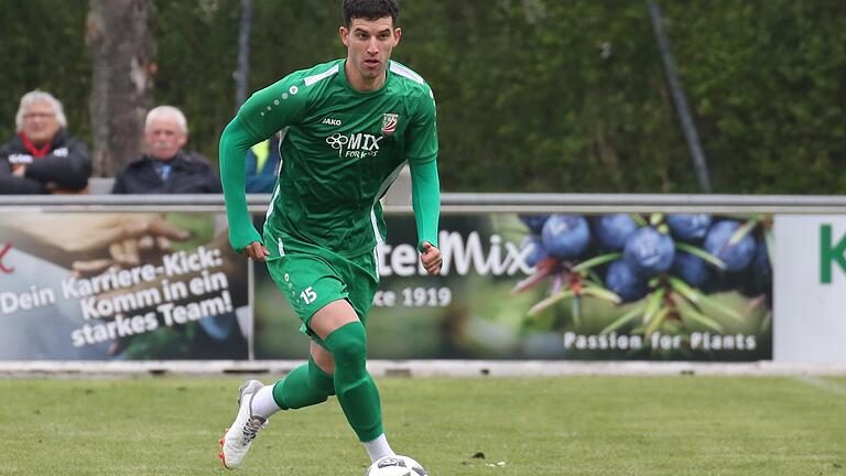Ali Koller erzielte das Siegtor für den TSV Abtswind gegen den 1. SC Feucht. Dabei lief der gelernte Innenverteidiger positionsfremd als Mittelstürmer auf. Ali Koller erzielte das Siegtor für den TSV Abtswind gegen den 1. SC Feucht. Dabei lief der gelernte Innenverteidiger positionsfremd als Mittelstürmer auf.