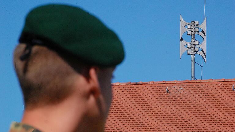 Über den zentralen Lautsprecher des Alarmierungssystems bekommen die Soldaten am Ausbildungszentrum Infanterie Militärmusik und Hornsignale zu hören. Über den zentralen Lautsprecher des Alarmierungssystems bekommen die Soldaten am Ausbildungszentrum Infanterie Militärmusik und Hornsignale zu hören.